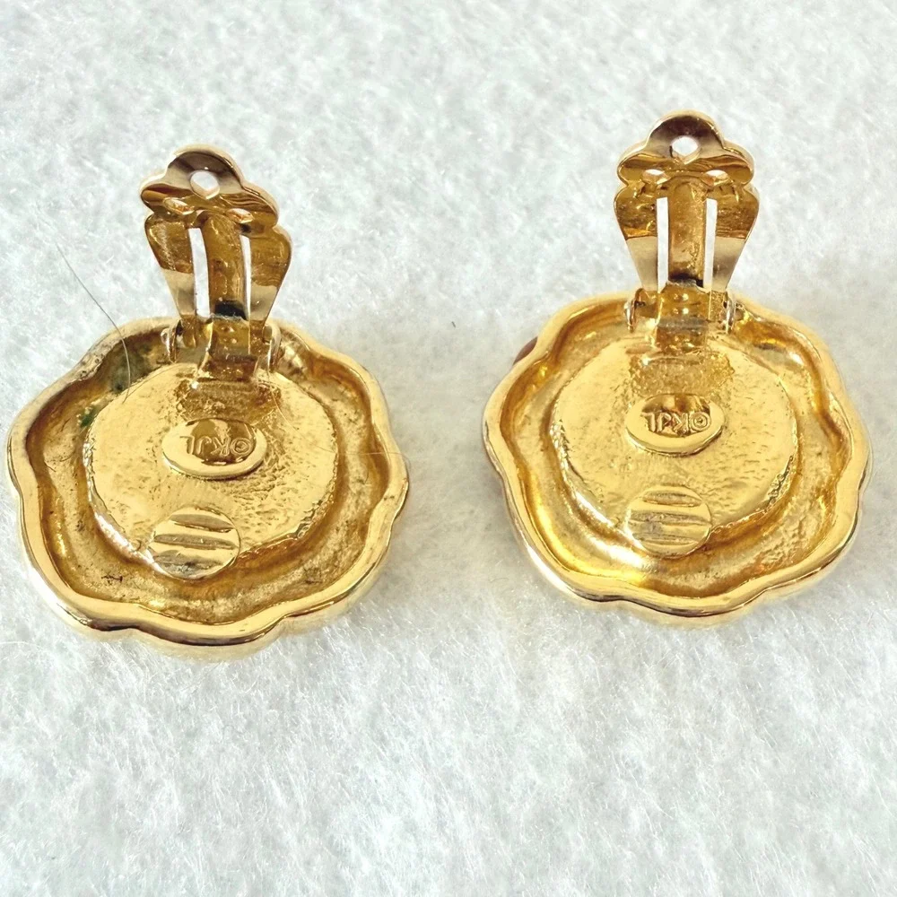 Kenneth Jay Lane KJL Clip Earrings Gold Tone Pearl Swirl Vintage‎ Chic